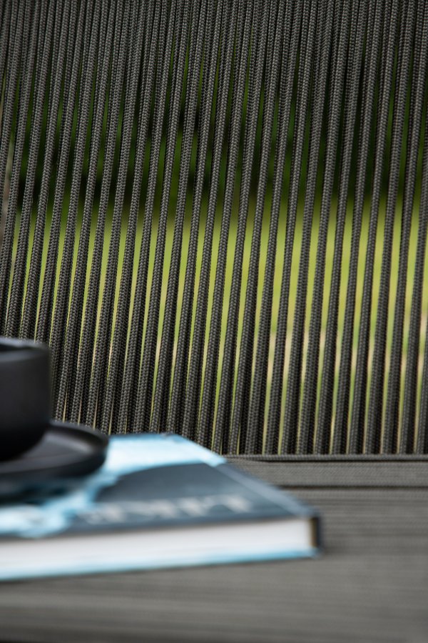 VENTURE DESIGN Bois havestol, m. teak armln - mrkegr reb og sort stl