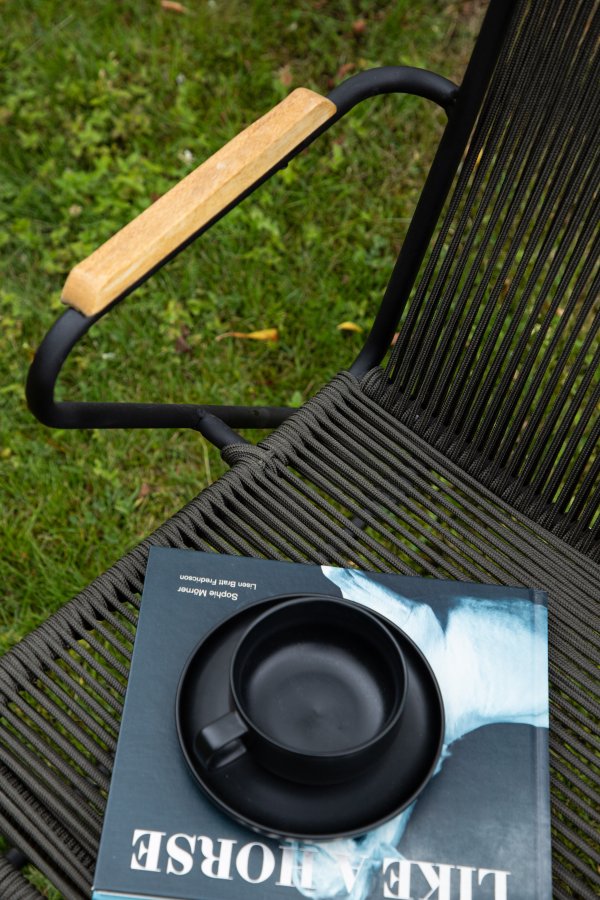 VENTURE DESIGN Bois havestol, m. teak armln - mrkegr reb og sort stl