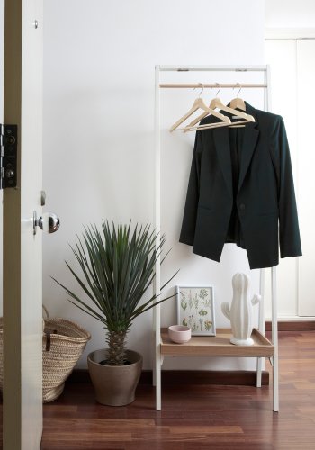 KAVE HOME Belgrad garderobestativ - hvid/natur metal/egetrsfinér, m. hylde