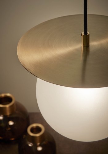 KAVE HOME Manz loftlampe - frostet glas og messing metal 