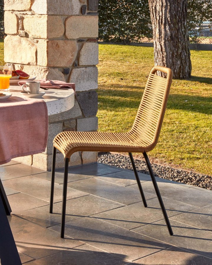 KAVE HOME Glenville spisebordsstol - lysebrun polyesterreb og sort stl 