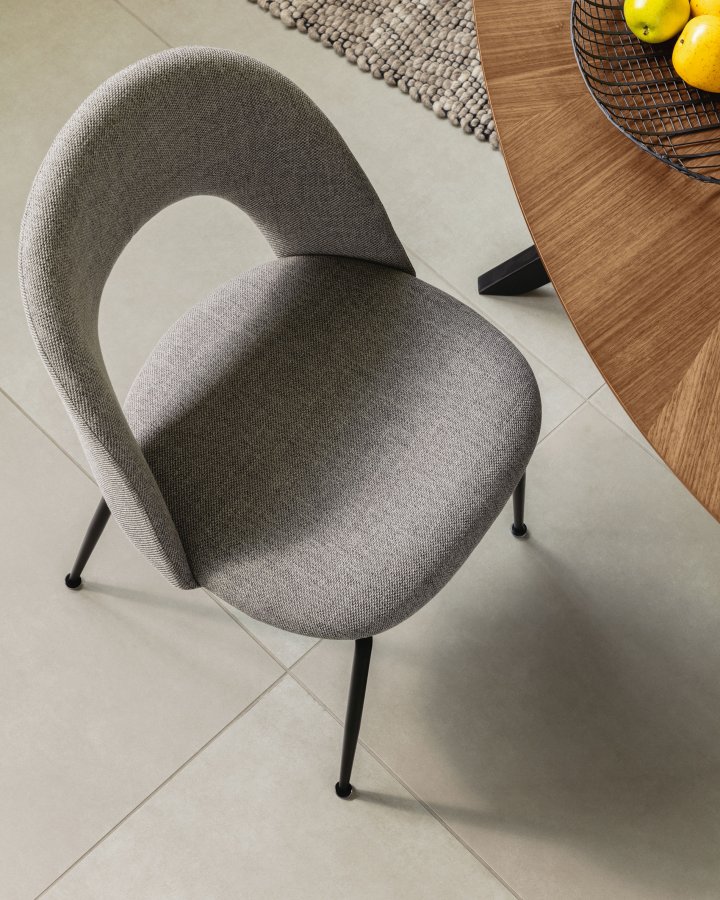 KAVE HOME Mahalia spisebordsstol, u. armln - lysegrt stof og sort stl