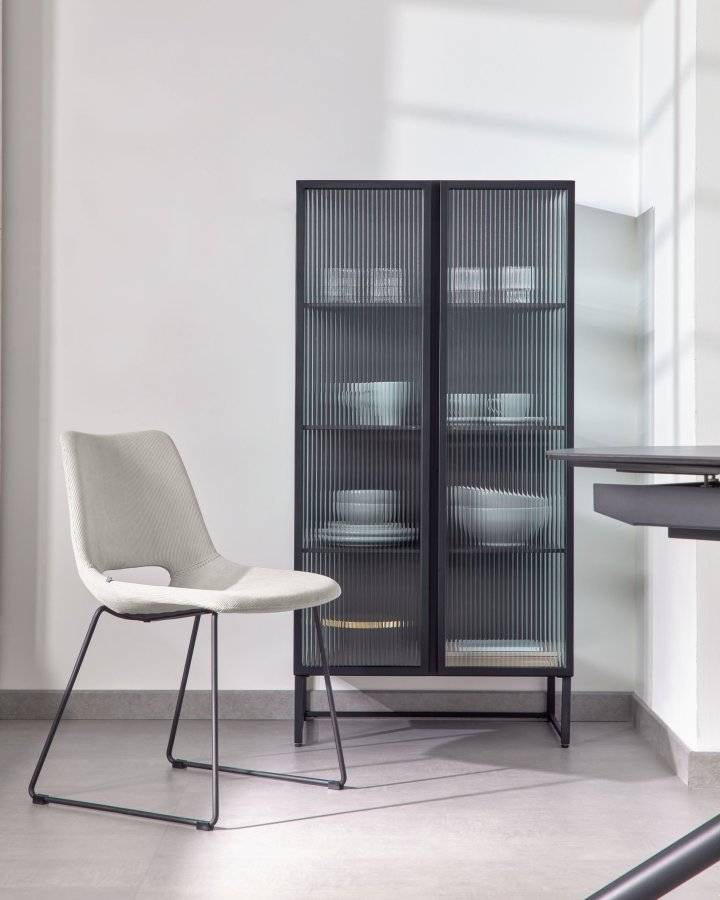 KAVE HOME Trixie vitrineskab, m. 2 lger - klar glas og sort stl (70x143)