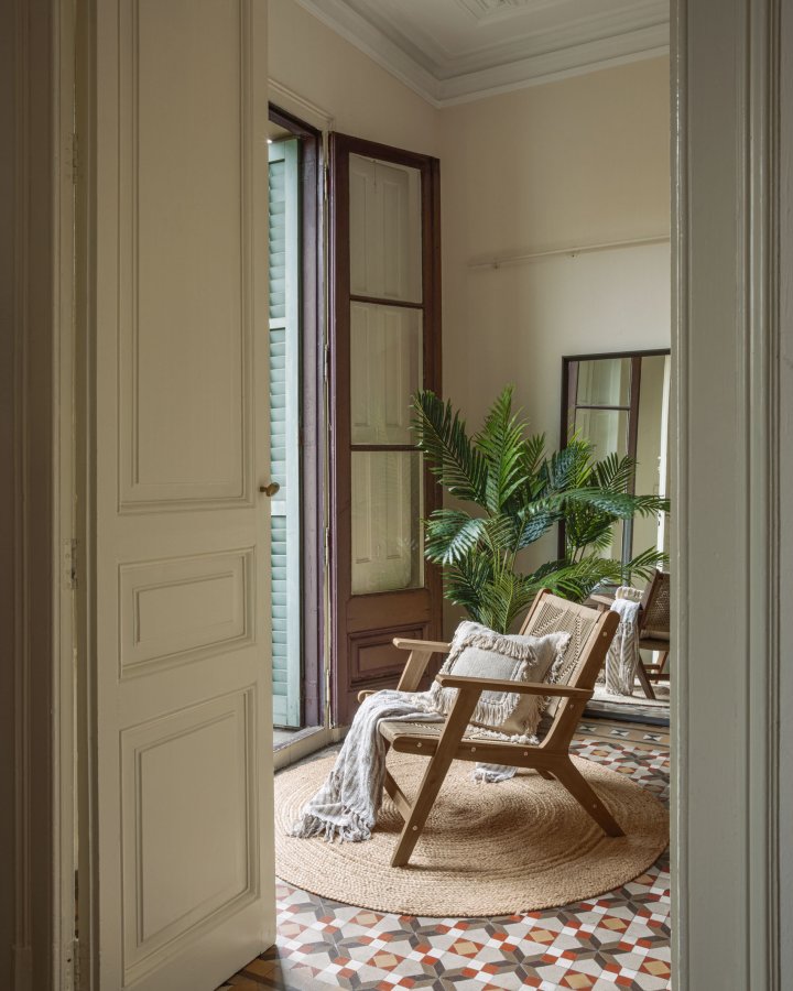 KAVE HOME Geralda loungestol - mrk akacietr 