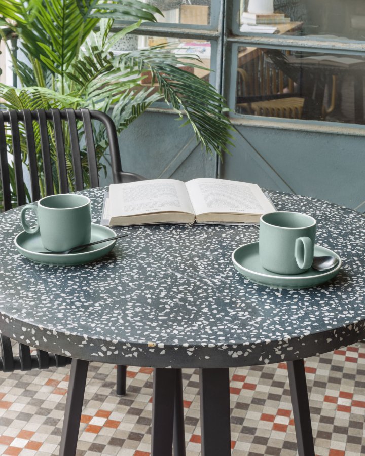 KAVE HOME Tella havebord - sort terrazzo og stl (75)