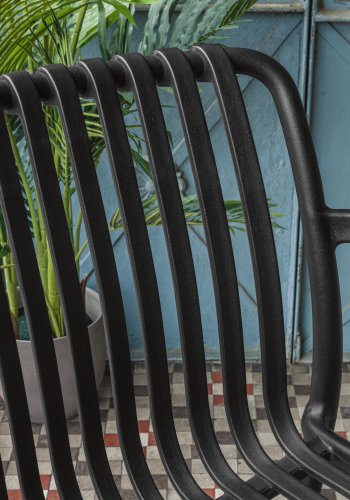 KAVE HOME Isabellini havestol, m. armln, stabelbar - sort plast