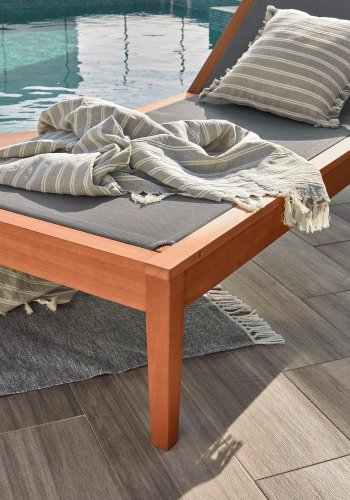 KAVE HOME Caterin liggestol - grn textilene og natur eukalyptustr