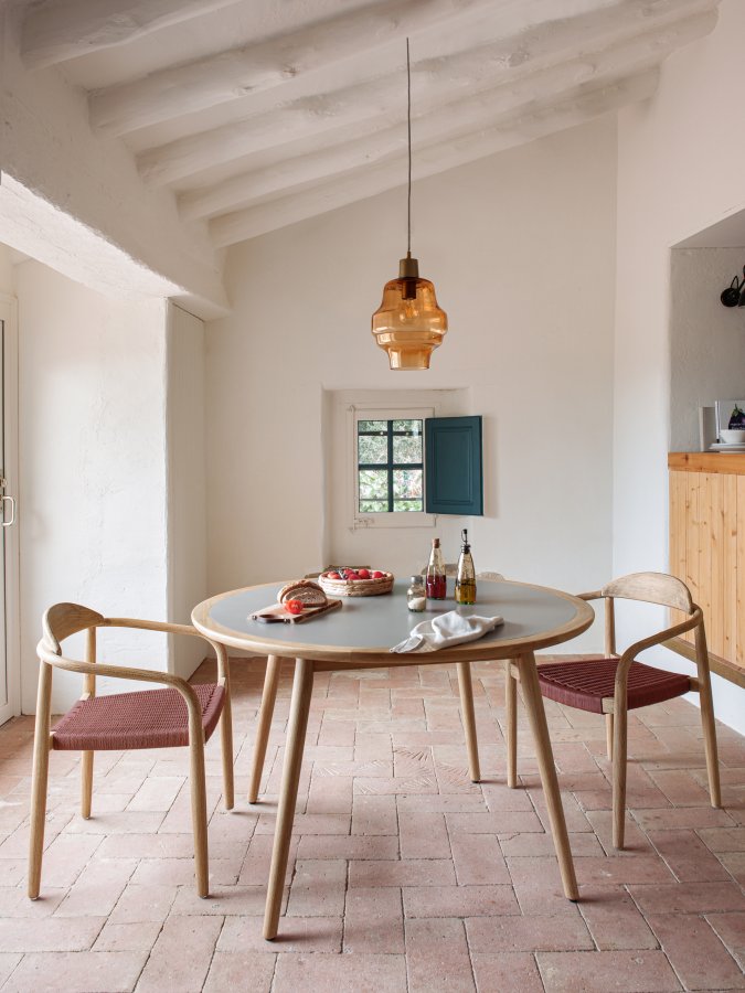 KAVE HOME Glynis spisebordsstol, m. armln - terracotta reb og natur eukalyptustr