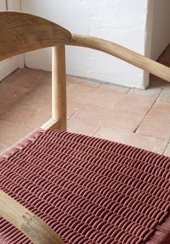 KAVE HOME Glynis spisebordsstol, m. armln - terracotta reb og natur eukalyptustr