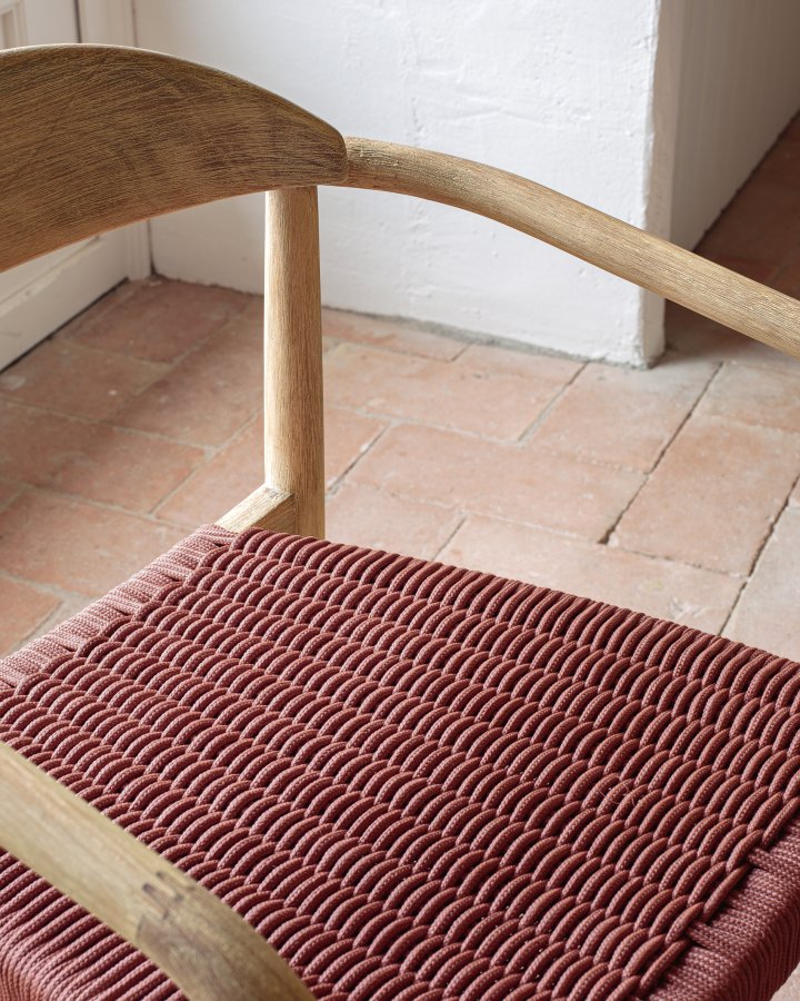 KAVE HOME Glynis spisebordsstol, m. armln - terracotta reb og natur eukalyptustr