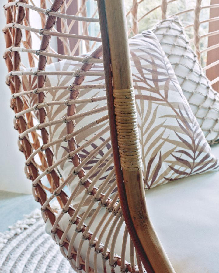 KAVE HOME Ekaterina hngestol, m. stofhynde - natur rattan