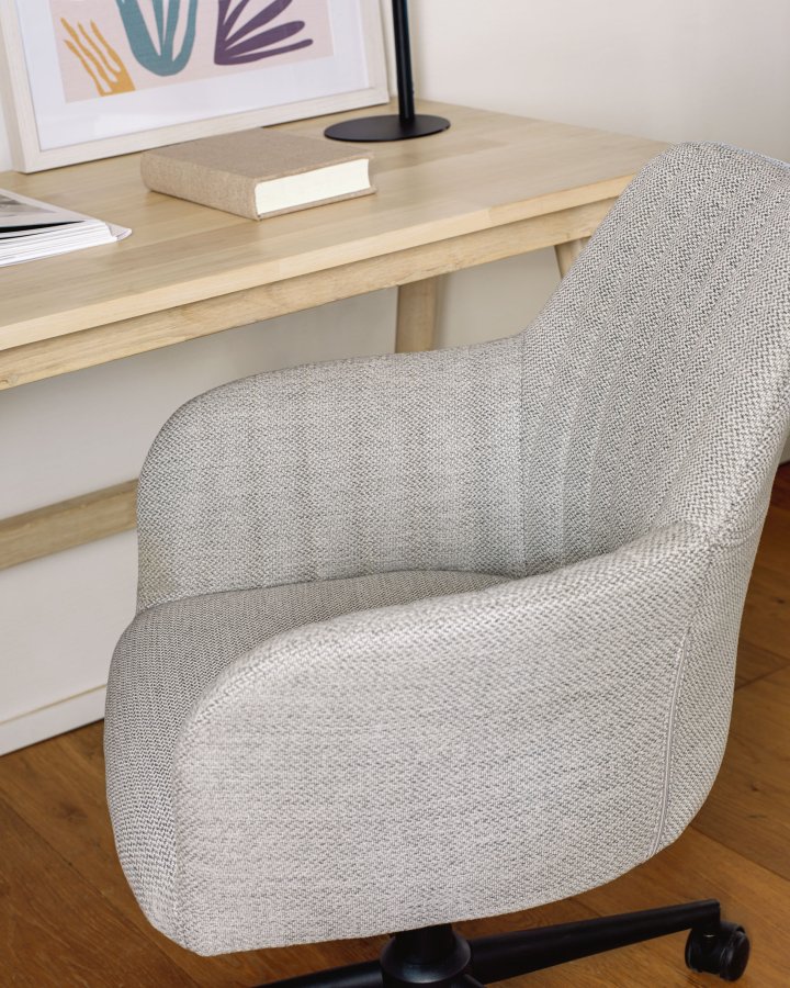 KAVE HOME Madina kontorstol, m. armln - lysegr stof og polypropylen