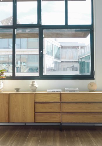 KAVE HOME Taiana kommode, m. 3 skuffer - natur egefinér og sort stl