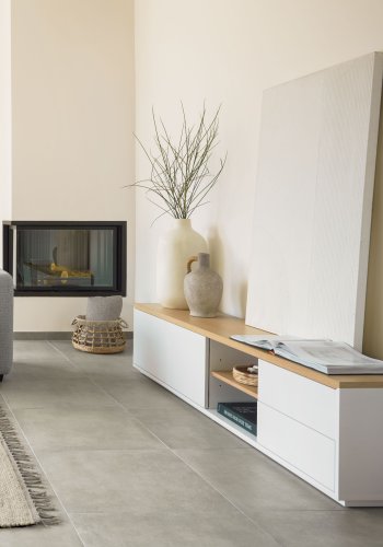 KAVE HOME Abilen TV-bord, m. 2 lger, 2 skuffer og 3 hylder - hvid MDF og natur egetrsfinèr (200x36)