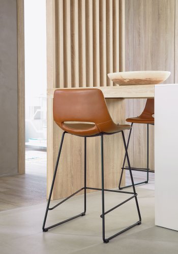 KAVE HOME Zahara barstol, m. rygln og fodsttte - brun syntetisk lder og sort stl