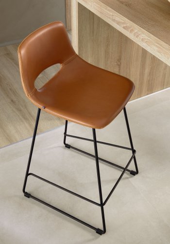 KAVE HOME Zahara barstol, m. rygln og fodsttte - brun syntetisk lder og sort stl