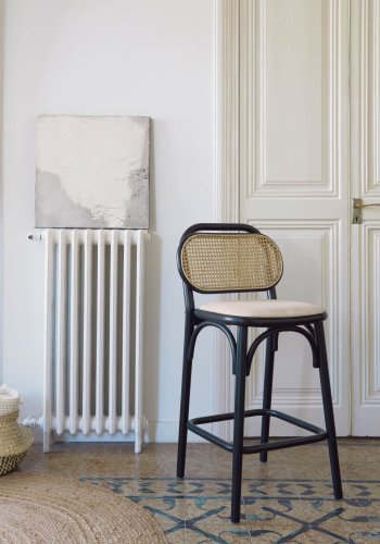 KAVE HOME Doriane barstol, m. rygln og fodsttte - rattan, stof og sort elmetr