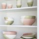 KAVE HOME Sayuri stor skl - grn og hvid porceln (24,3)