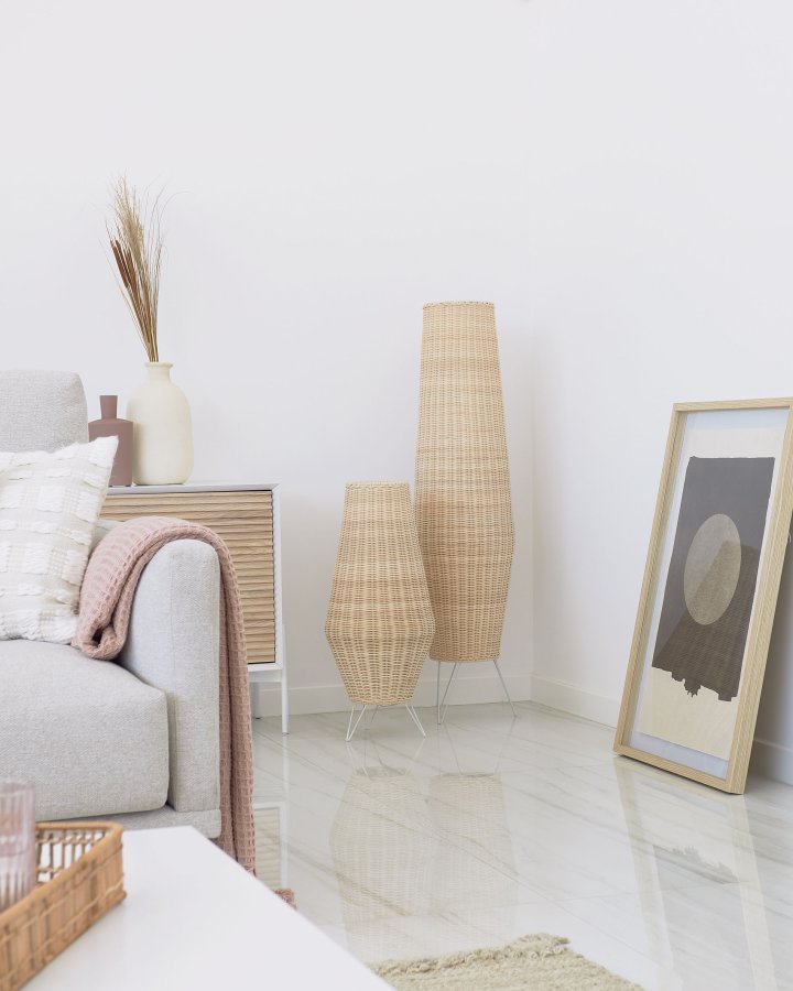 KAVE HOME Kamaria bordlampe - natur rattan og metal