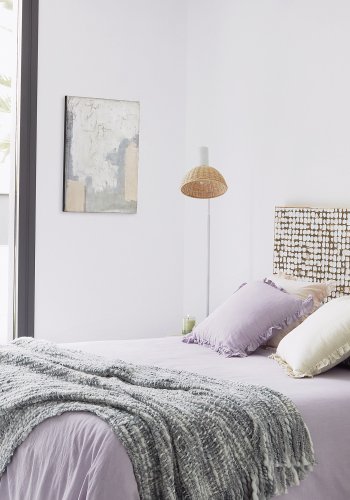 KAVE HOME Damila gulvlampe - natur rattan og hvid metal