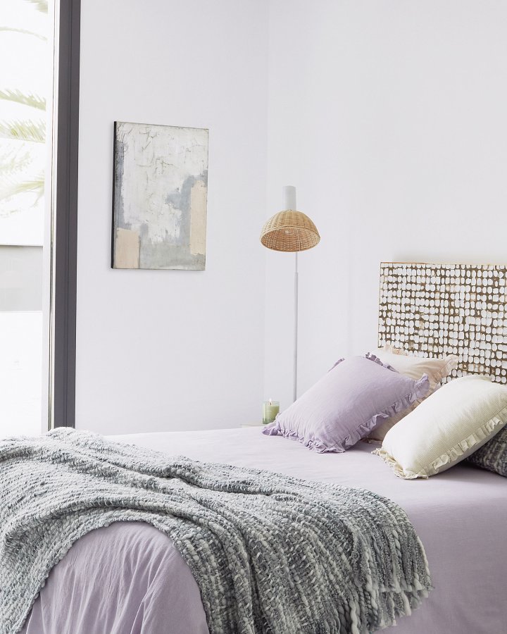 KAVE HOME Damila gulvlampe - natur rattan og hvid metal