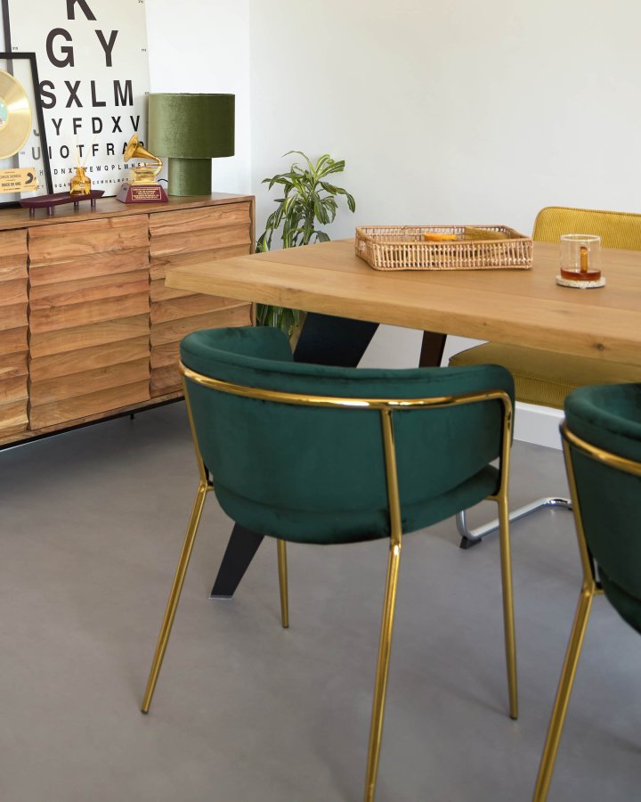 KAVE HOME Koda egefinerbord med naturlig finish og stlben med sort finish 160 x 90 cm