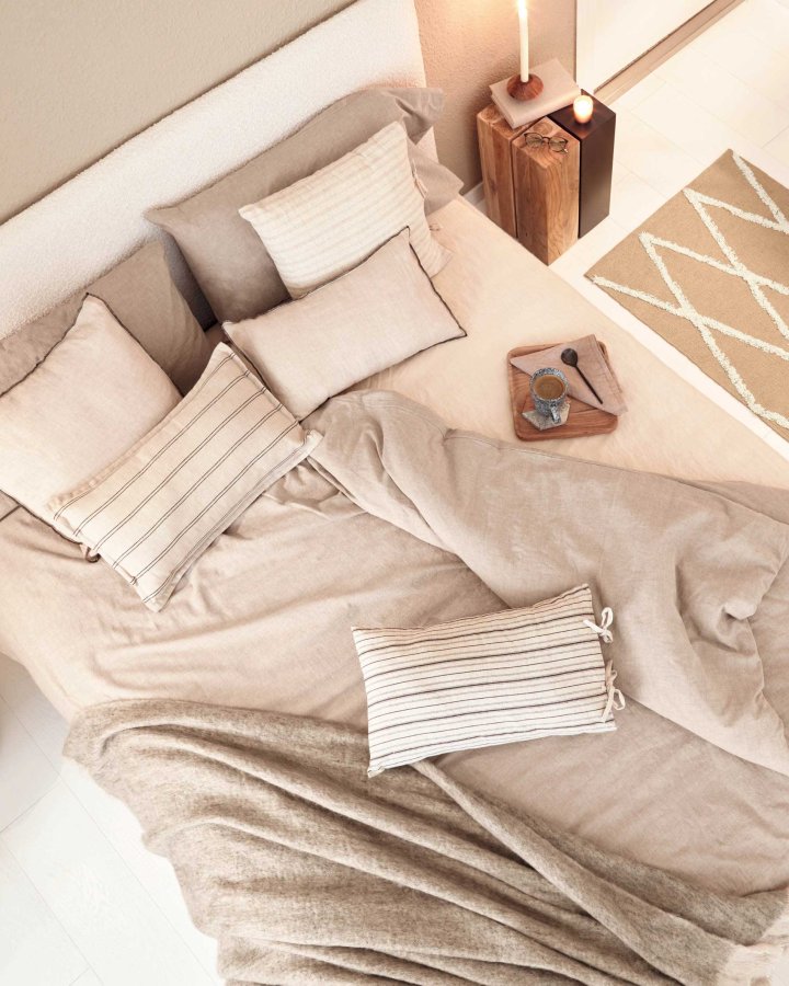 KAVE HOME Ognak sidebord - natur teaktr og metal, kvadratisk (29x29)