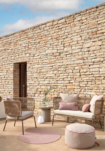 KAVE HOME Nadin 2 pers. sofa, m. stofhynde - beige reb og stl