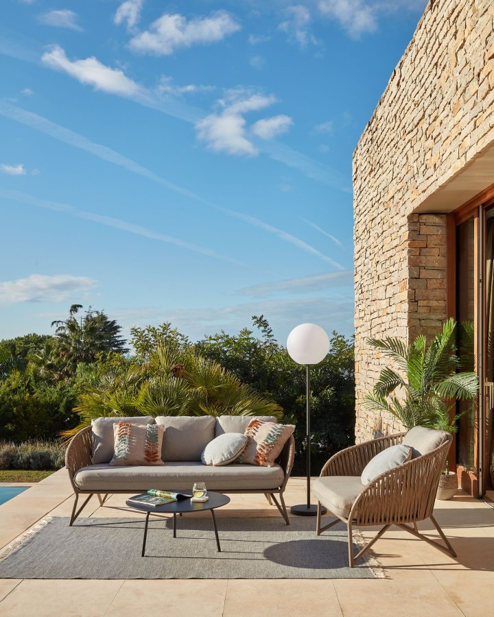 KAVE HOME Branzie lnestol - brunt metal og reb, m. grnbrune hynder, m. armln