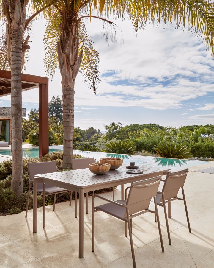 KAVE HOME Zaltana havebord, m. tillgsplade - brun aluminium (140(200)x90)