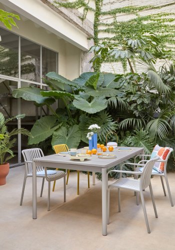 KAVE HOME Zaltana udtrkkeligt udendrsbord lavet af aluminium i en lysegr finish, 180 (240) x 100