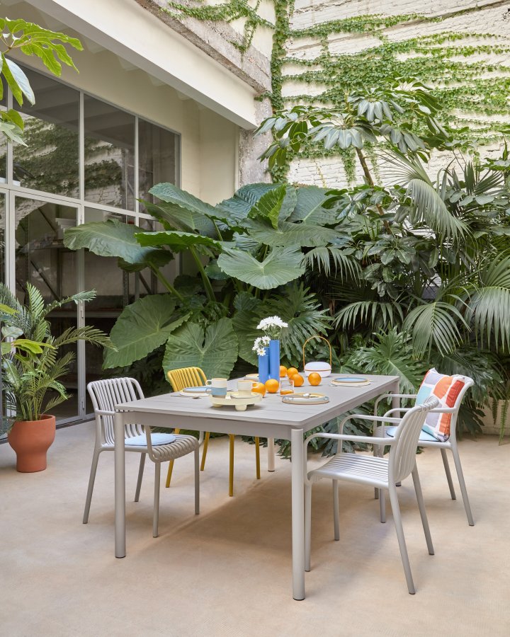 KAVE HOME Zaltana udtrkkeligt udendrsbord lavet af aluminium i en lysegr finish, 180 (240) x 100