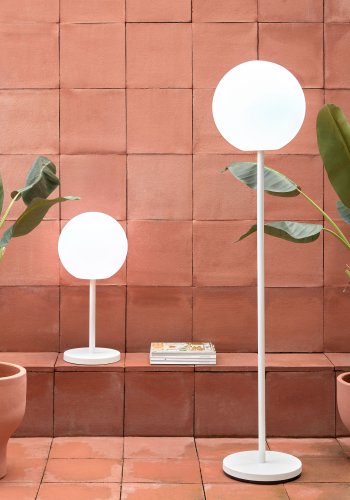 KAVE HOME Dinesh bordlampe, ledningsfri - hvid polyethylen og hvid stl (30)