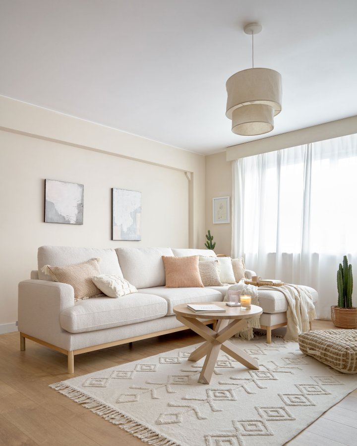 KAVE HOME Mihaela 3 pers. sofa med hjre chaiselong - hvid mikrobouclé og natur bgetr