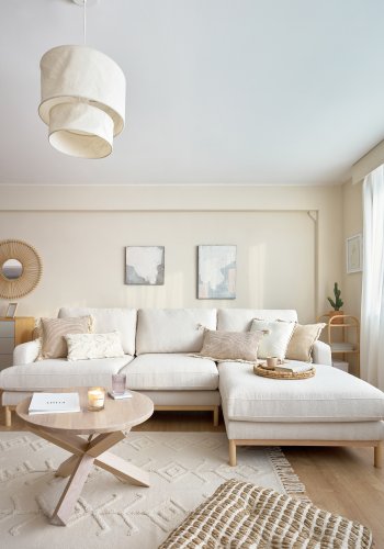 KAVE HOME Mihaela 3 pers. sofa med hjre chaiselong - hvid mikrobouclé og natur bgetr