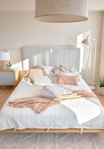 KAVE HOME Anielle sengebord, m. 2 skuffer - gr/natur askefinér/asketr (50x45)