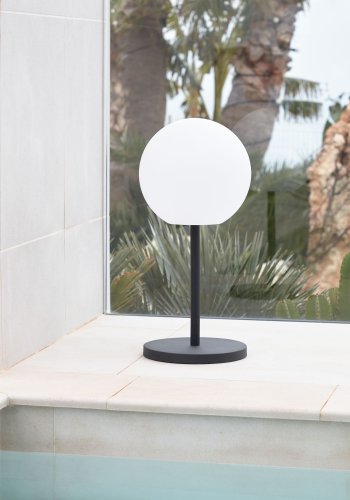 KAVE HOME Dinesh bordlampe, ledningsfri - sort stl og hvidt polyethylen ( 30)