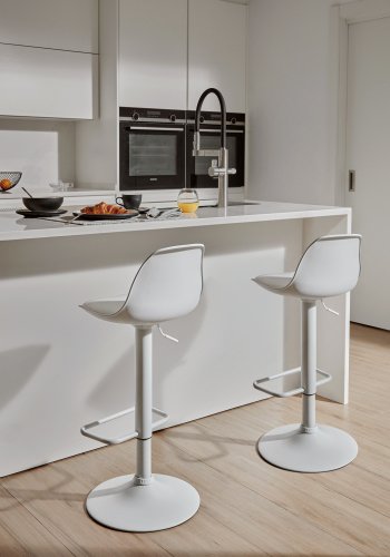 KAVE HOME Orlando-T barstol, m. rygln og fodsttte - hvid polypropylen/kunstlder/stl