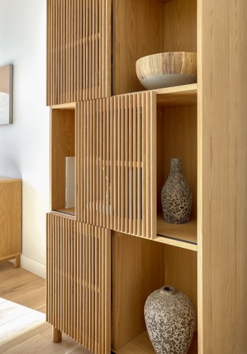 KAVE HOME Beyla reol, m. 3 lger- natur egefinér og egetr(H:170cm x42,5cm x 84,5cm)