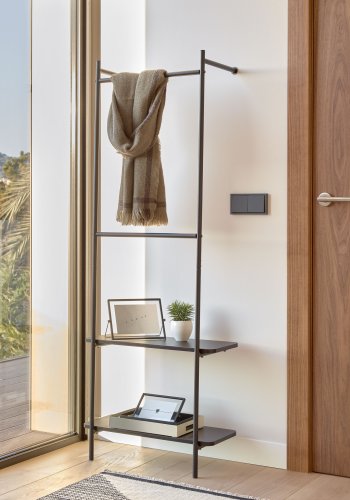 KAVE HOME Galatia melamin og metal bjlestang med sort finish 60 x 162 cm