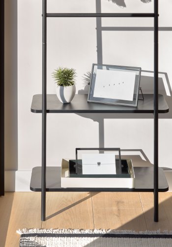 KAVE HOME Galatia melamin og metal bjlestang med sort finish 60 x 162 cm