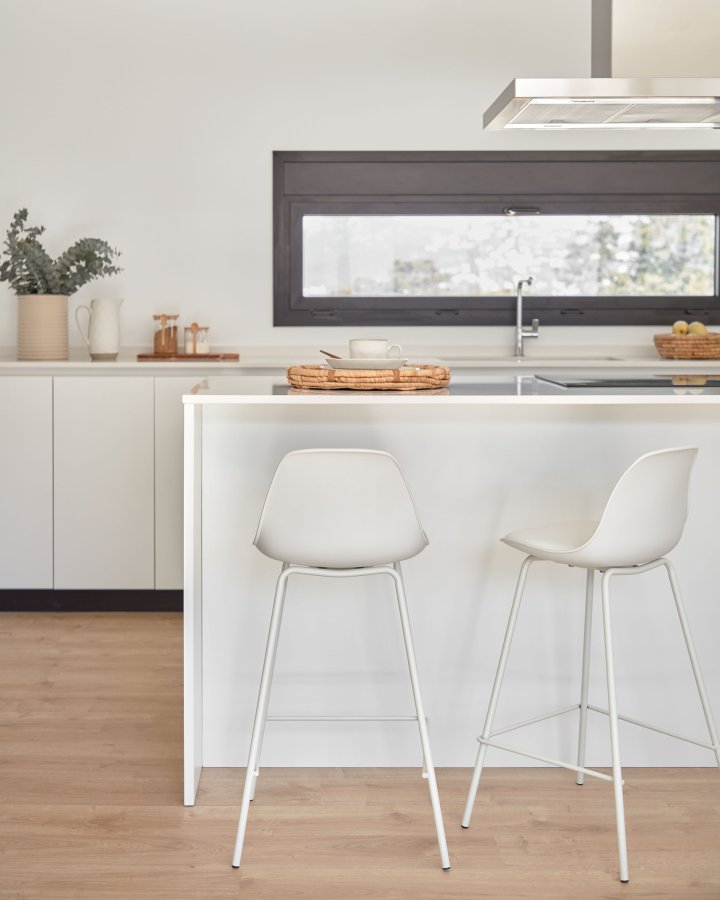 KAVE HOME Brighter barstol, m. rygln og fodsttte - hvid polypropylen, PU og stl