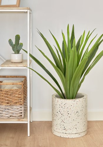 KAVE HOME Yucca kunstig plante, m. urtepotte - grn polyethylen og sort cement (H:80)