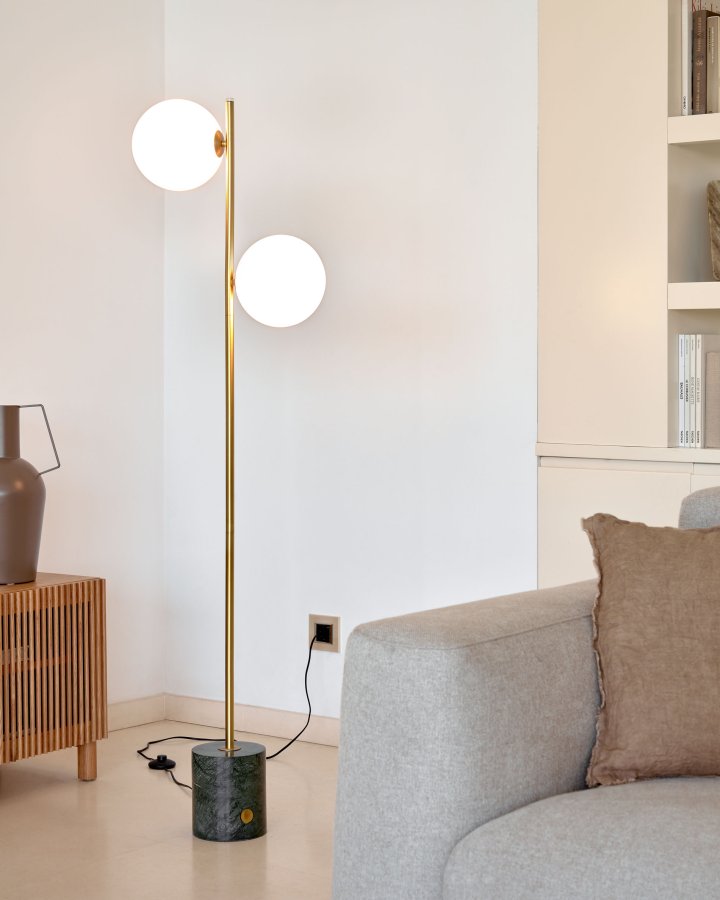 KAVE HOME Lonela gulvlampe - matteret glas, guld metal og grn marmor