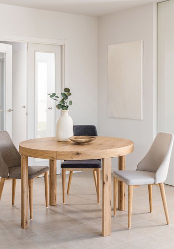 KAVE HOME Rosie spisebordsstol - beige chenille stof og natur asketr