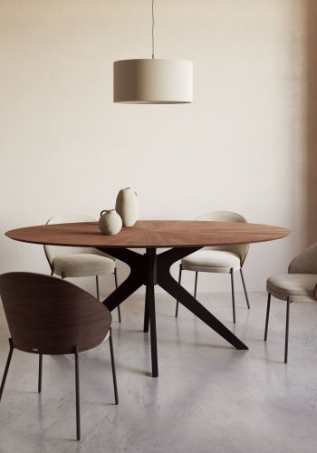 KAVE HOME Naanim spisebord, oval - valnd finér og sort gummitr (180x110)