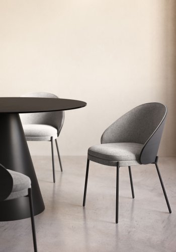 KAVE HOME Eamy spisebordsstol - lysegr stof, sort askefinér og sort stl