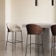 KAVE HOME Eamy barstol, m. rygln og fodsttte - lysebrun stof, brun askefinér og sort stl