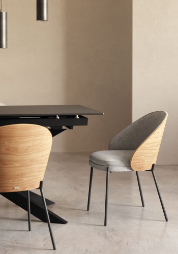KAVE HOME Eamy spisebordsstol - lysegr stof, natur askefinér og sort stl
