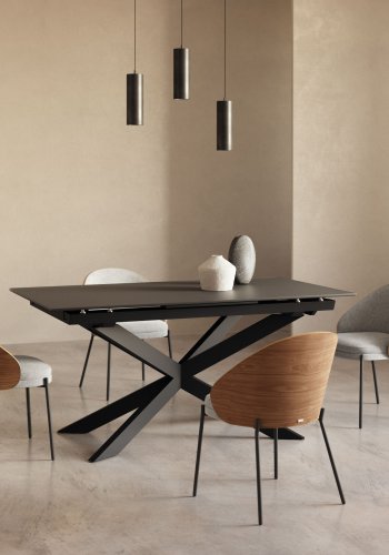 KAVE HOME Eamy spisebordsstol - lysegr stof, natur askefinér og sort stl